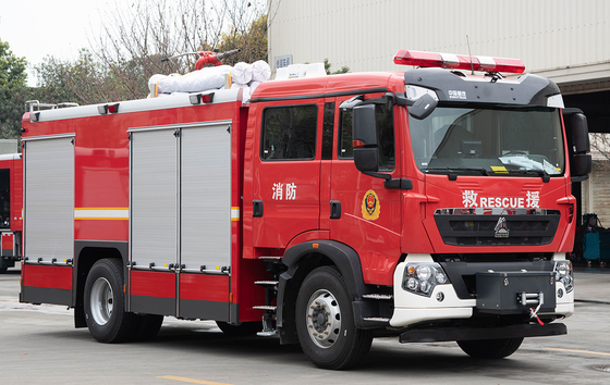Sinotruk HOWO 6t Cafetti a schiuma d'acqua Camion antincendio polifunzionale Cina Manufacturer